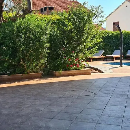 Apartment Mery Supetar