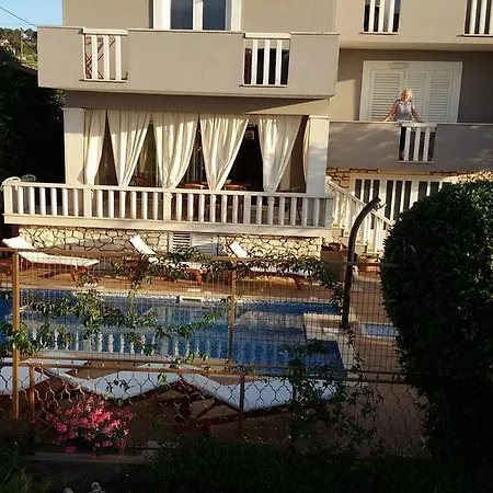 Mery Apartment Supetar
