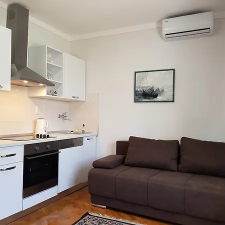 Apartment Mery Supetar
